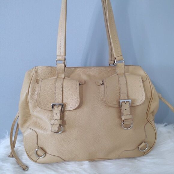 Prada Handbags - Prada vitello Daino leather shoulder bag EUC